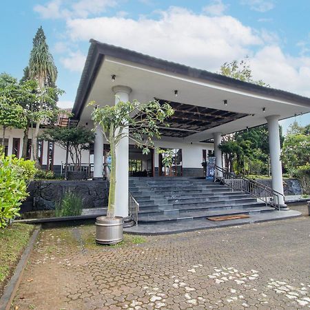 Grand Nirwana Resort Lembang Exterior photo