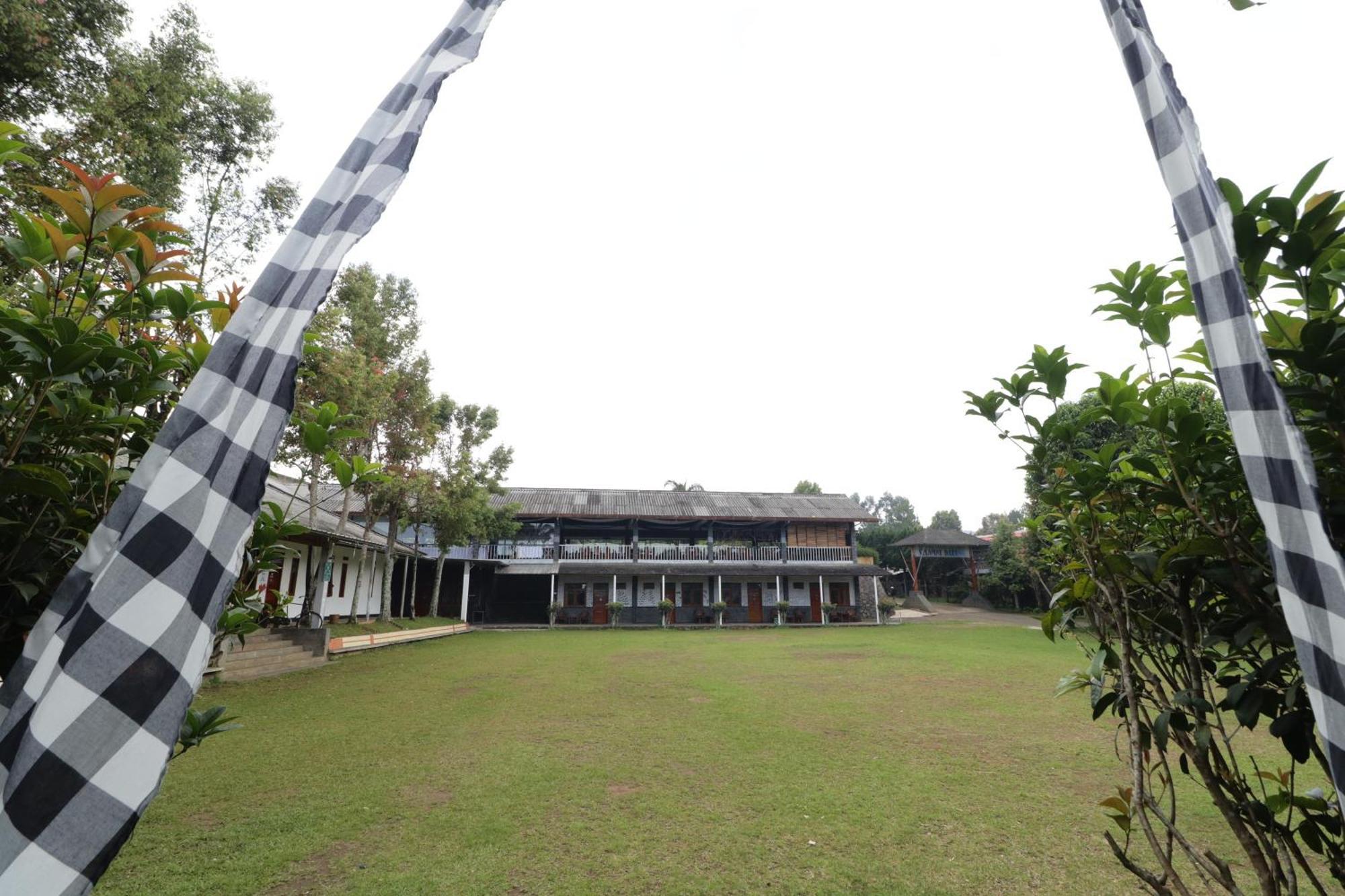 Grand Nirwana Resort Lembang Exterior photo