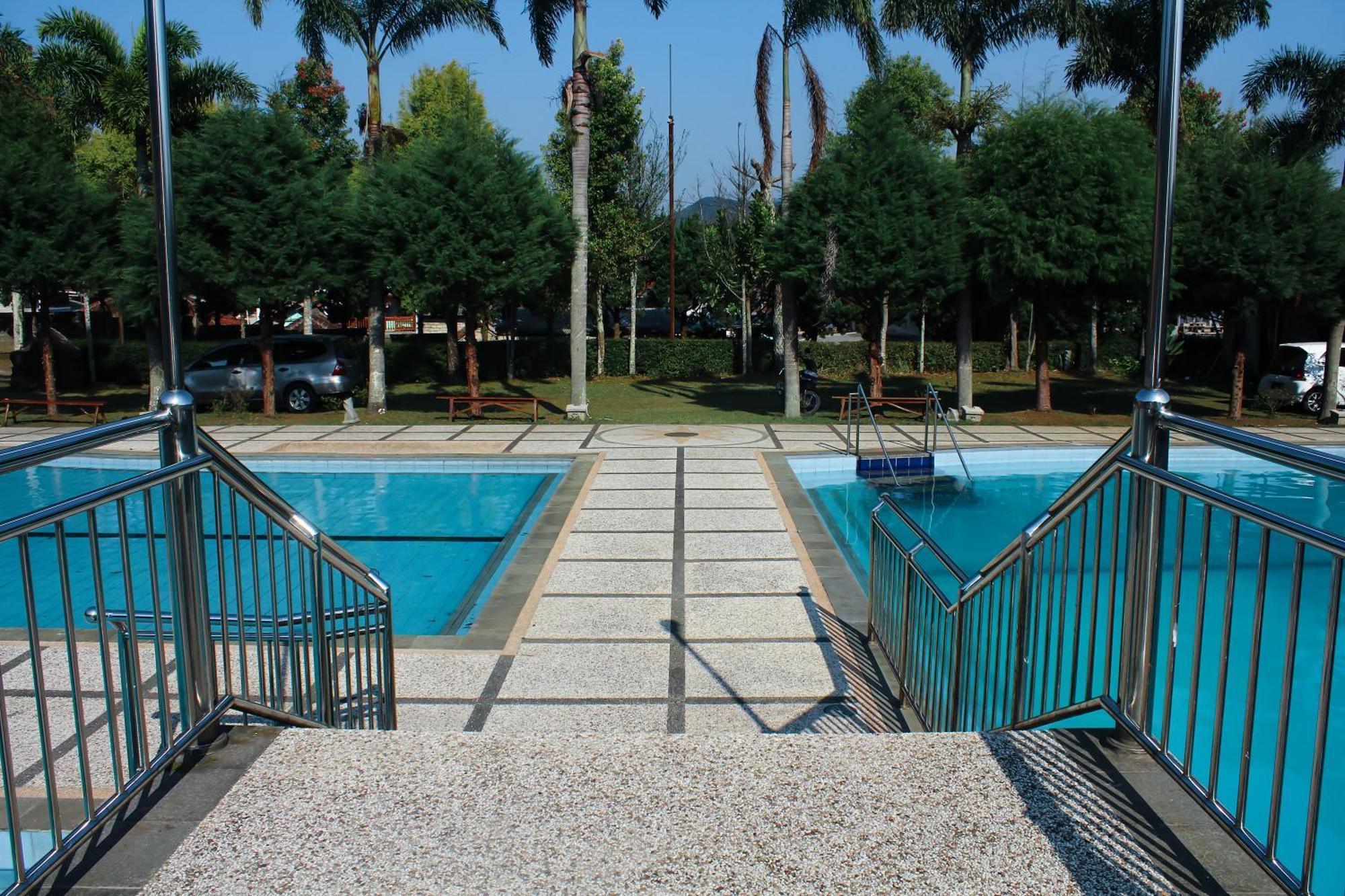 Grand Nirwana Resort Lembang Exterior photo