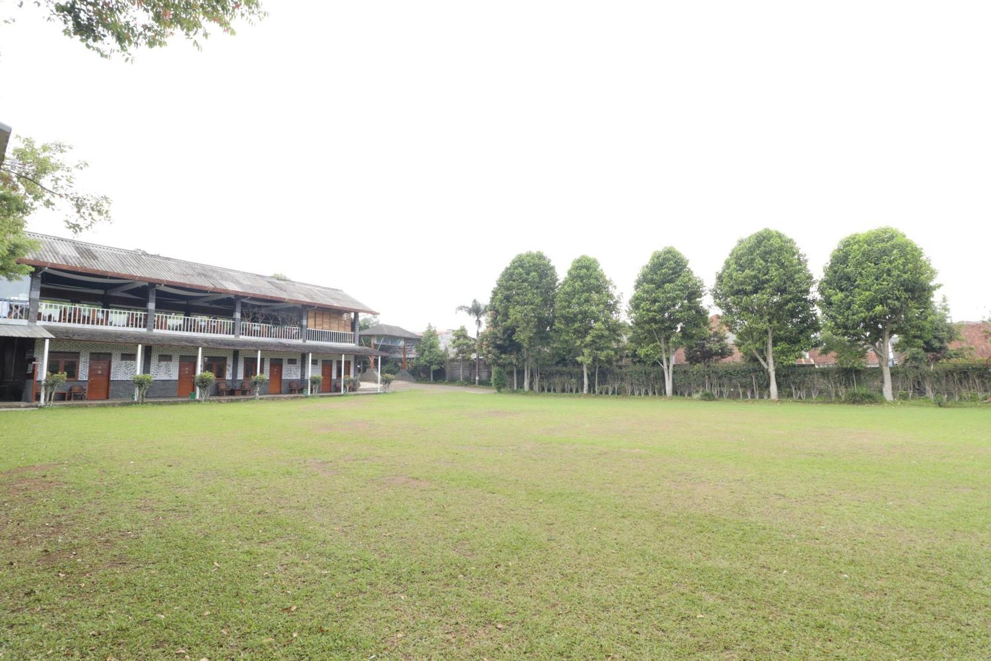 Grand Nirwana Resort Lembang Exterior photo