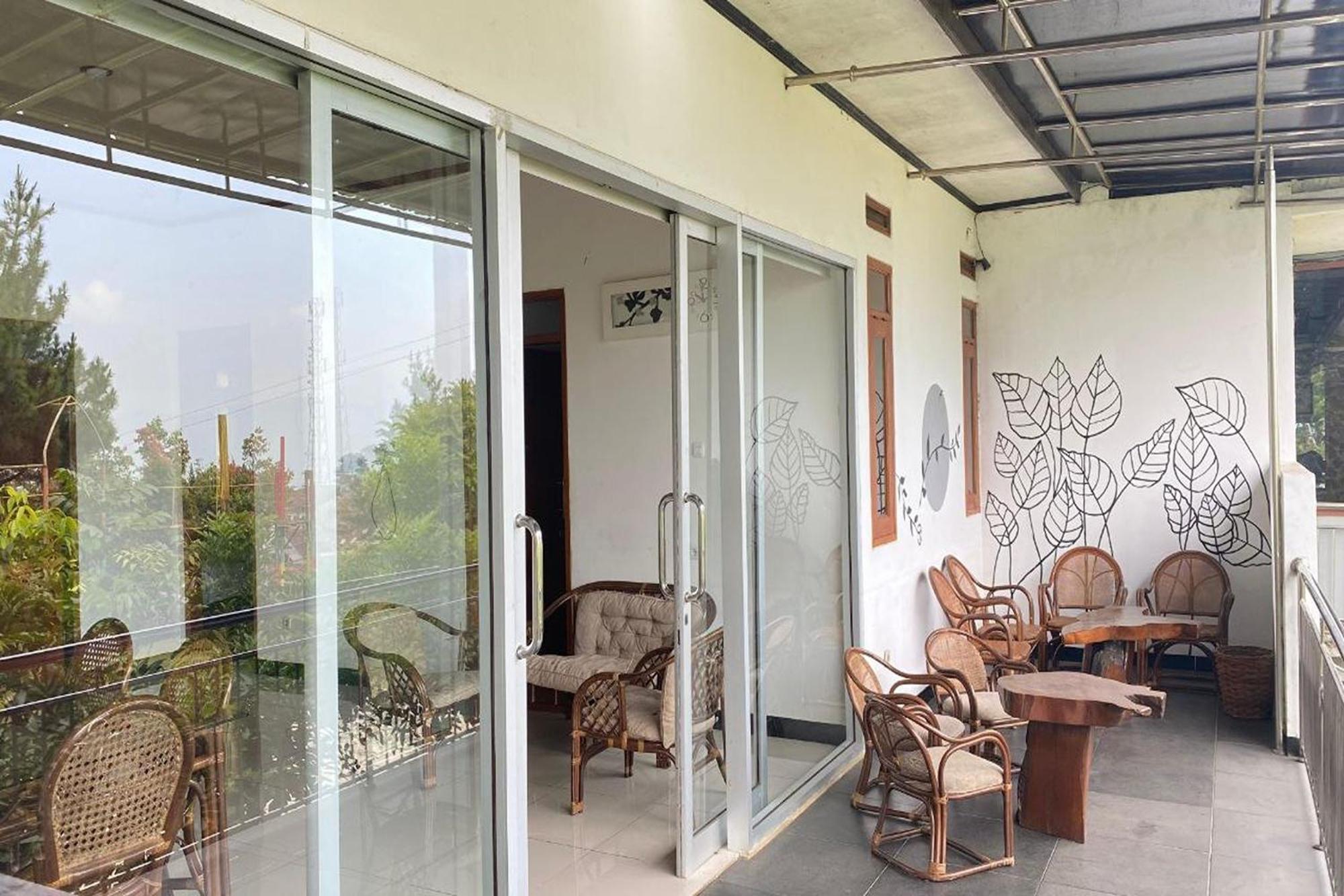 Grand Nirwana Resort Lembang Exterior photo